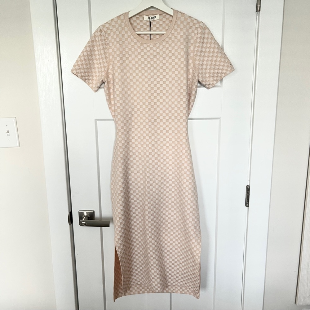 Short Sleeve Tan/Cream Knit Midi Dress w/ Checker Print and Open Back Cutout